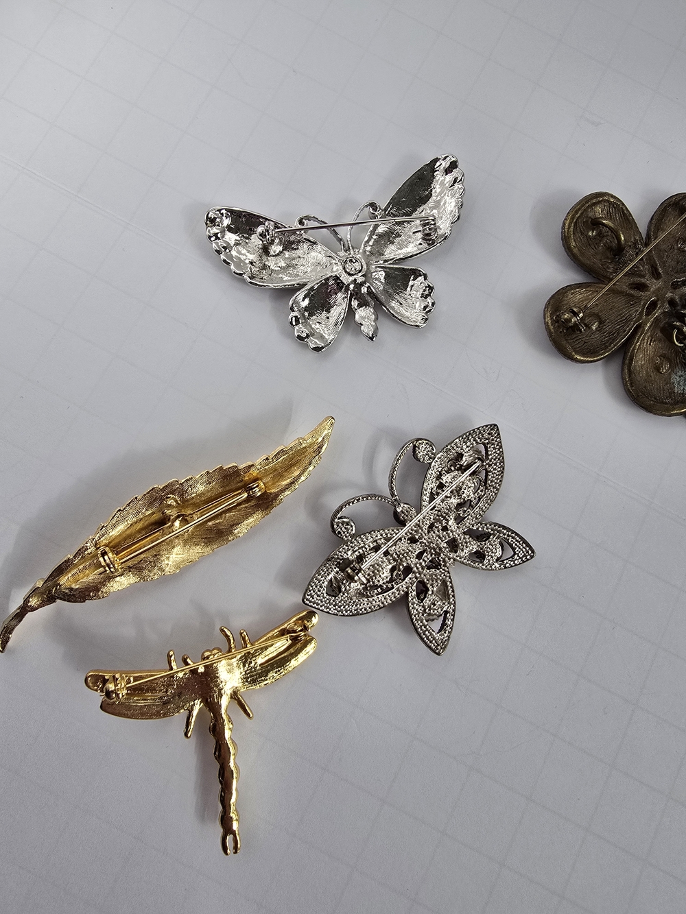 Vintage Brooch Lot Of 6 Butterflies Dragonfly Flower Leaf - Picture 7 of 13